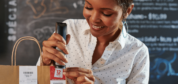 restaurant worker using elements provided in their Grubhub marketing toolkit